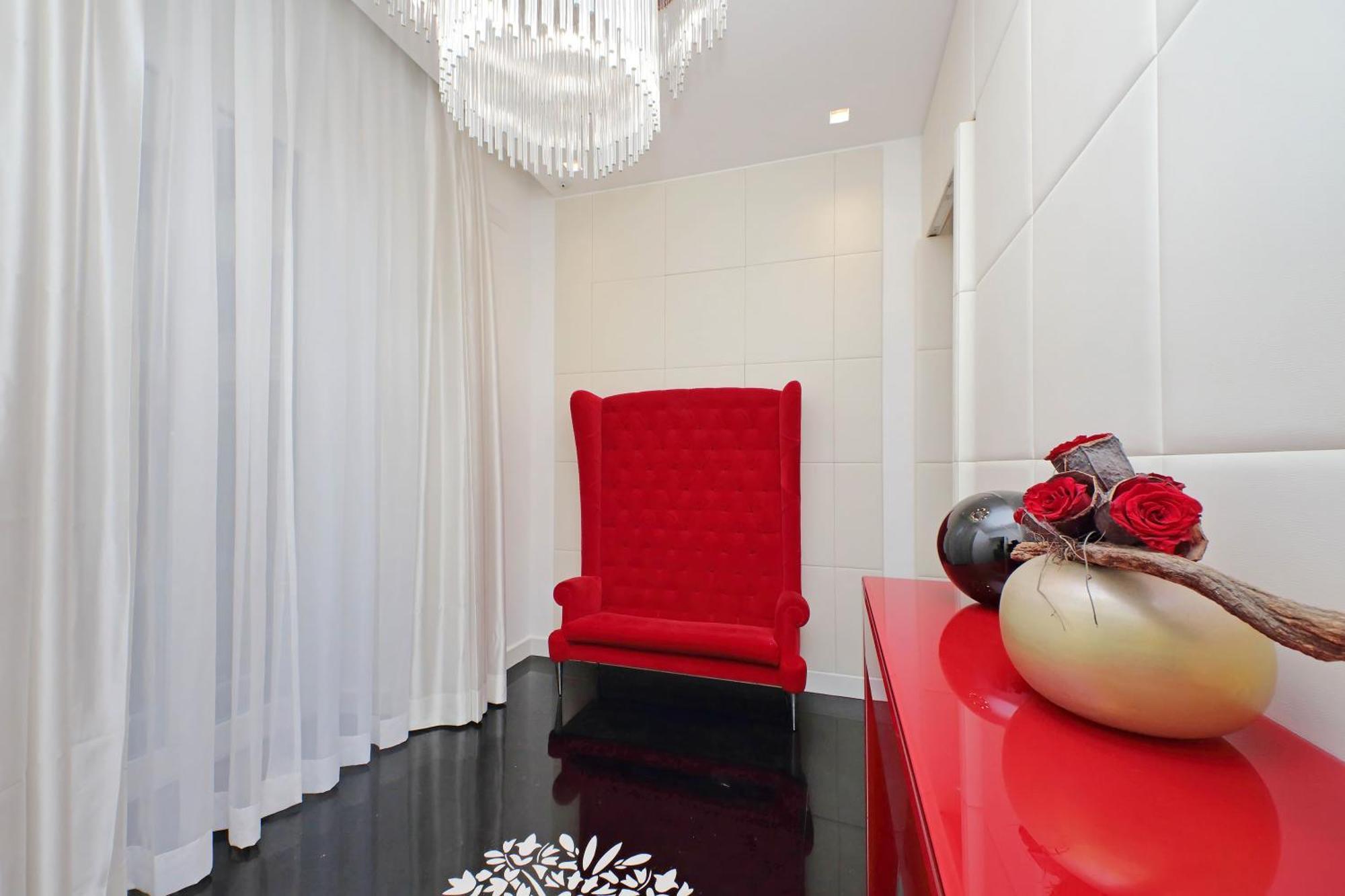 Domus Aurea Luxury Pensión *